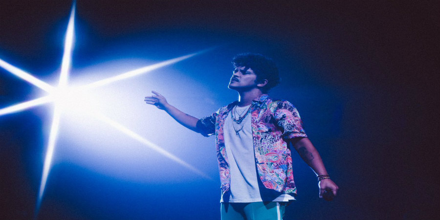 Ο Bruno Mars φόρεσε Tommy Hilfiger  στη Live Performance του στο Las Vegas